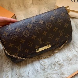Louis Vuitton Favorite MM crossbody bag.